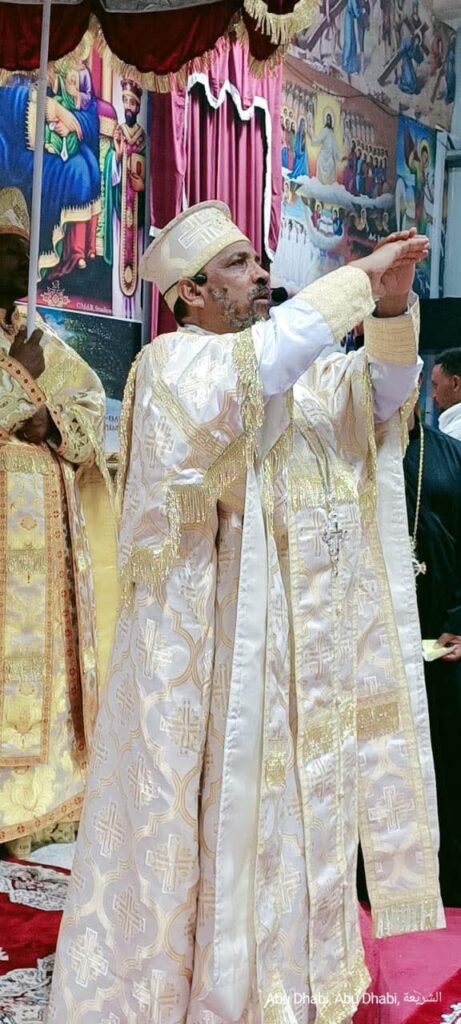 ካህናት በቅዳሴ አገልግሎት ላይ 3