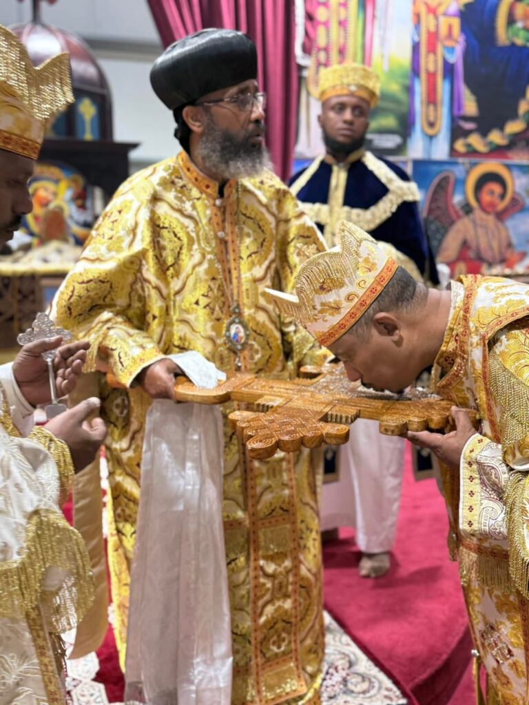 ካህናት በቅዳሴ አገልግሎት ላይ 11